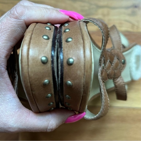 Ugg Lourdes Stacked Wedge Sandal - Picture 5 of 9